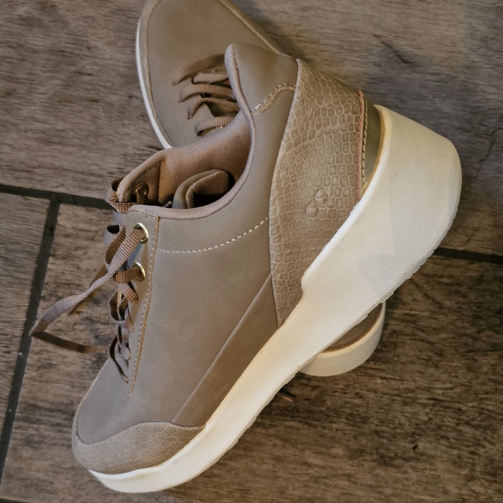 Ryka Taupe and gold sneakers!